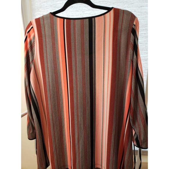 Roz and Ali Multicolored Vertical Striped Blouse. - Picture 3 of 4